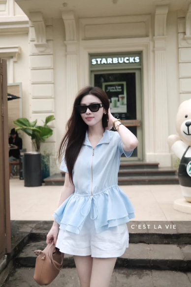 C'EST LA VIE- Áo sọc xanh trắng khóa trước