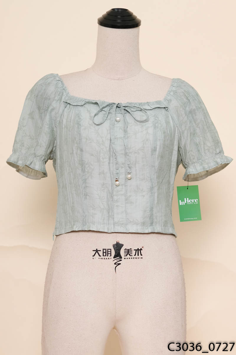 Áo xanh cổ vuông