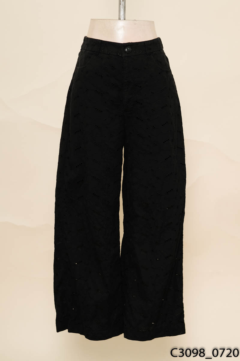 Quần đen ống suông