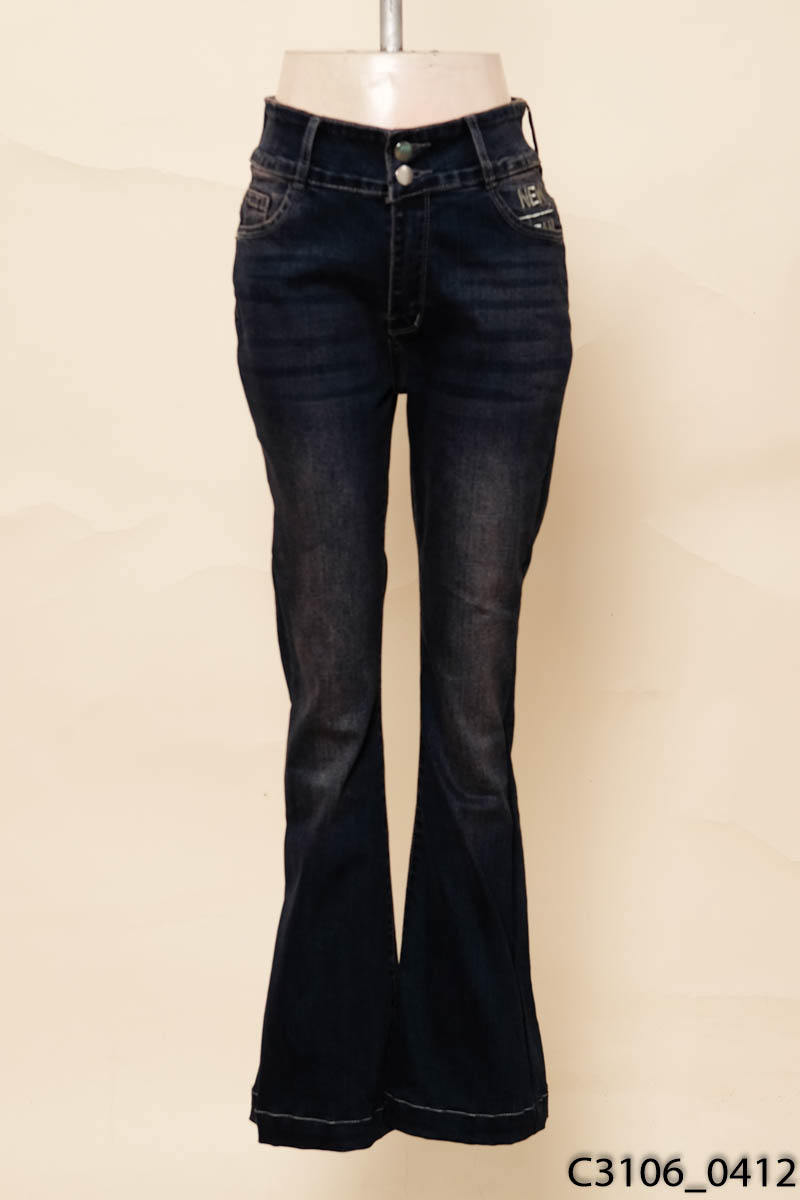 Quần jeans xanh ống loe túi viền tua dua