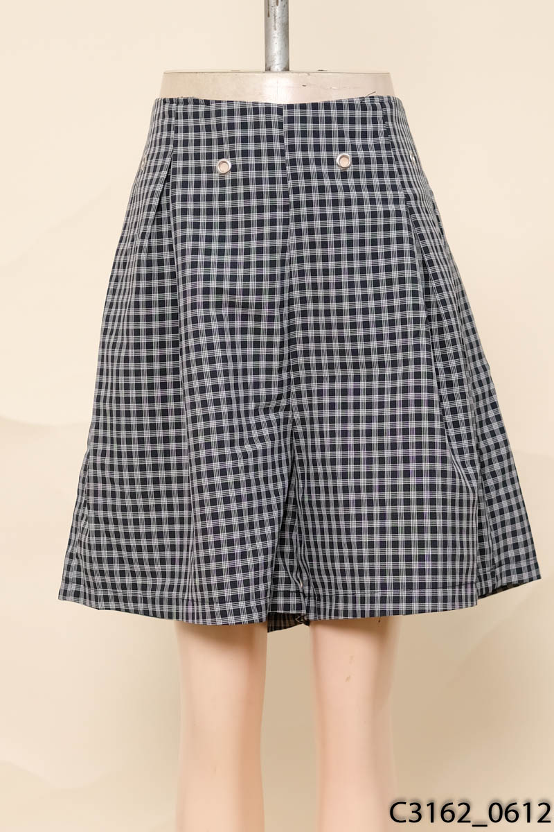 Quần short kẻ xanh trắng