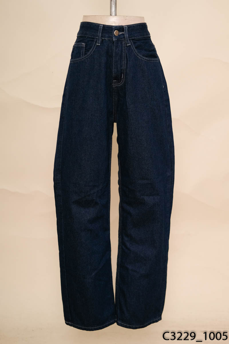 Quần jeans xanh ống rộng