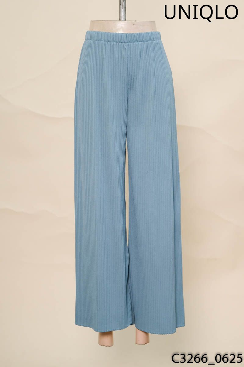 Quần xanh xếp ly Uniqlo