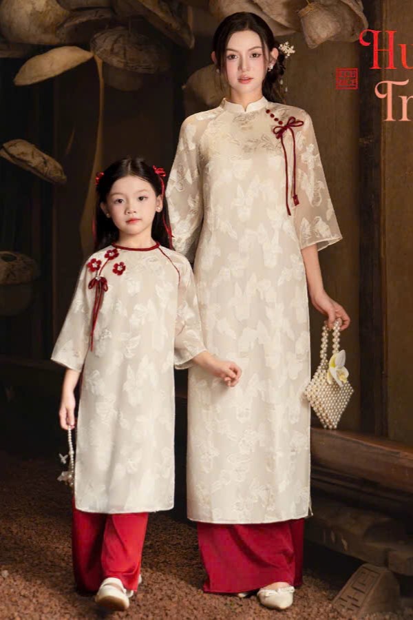 ECONICE - Set áo dài be họa tiết + quần đỏ