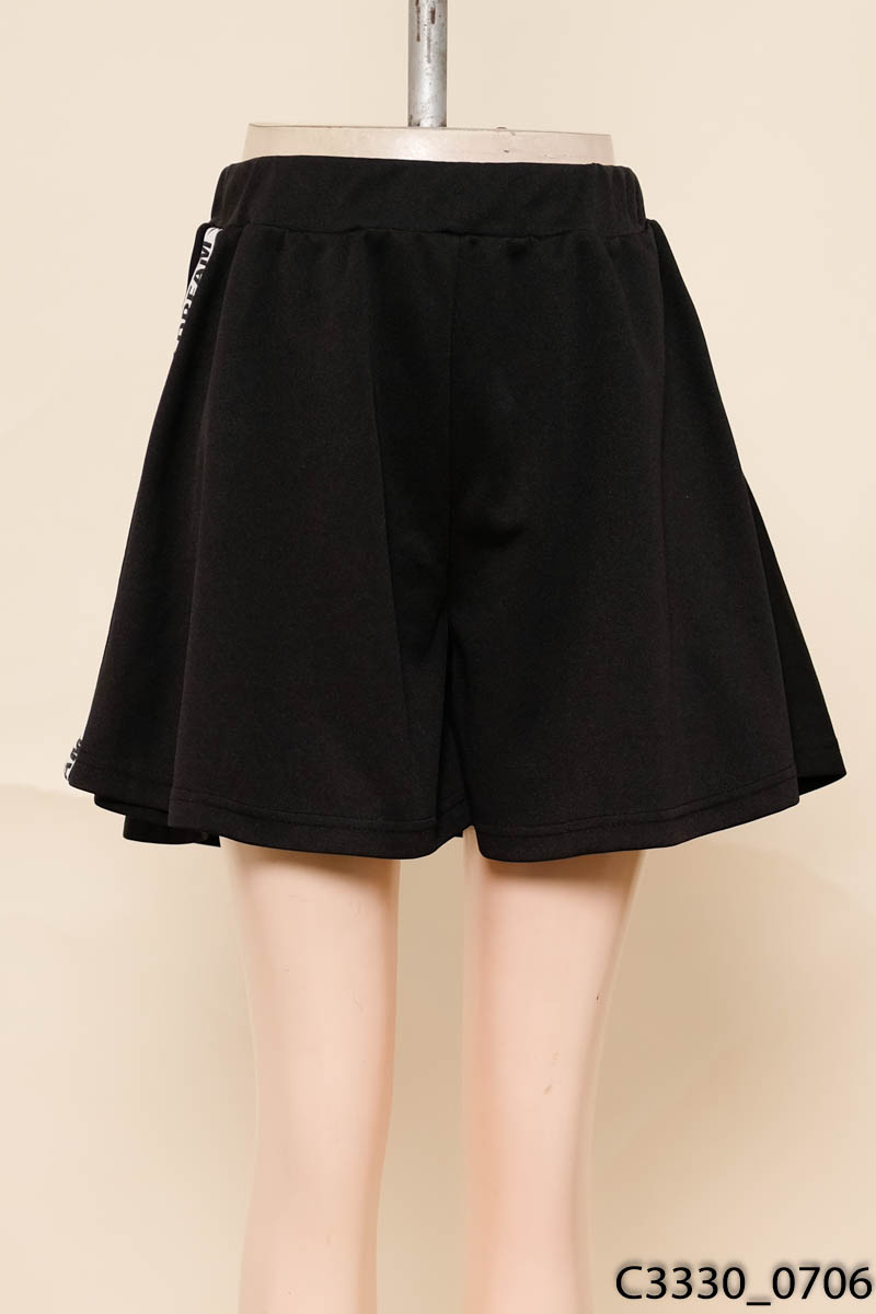 Quần short đen sọc chữ trắng