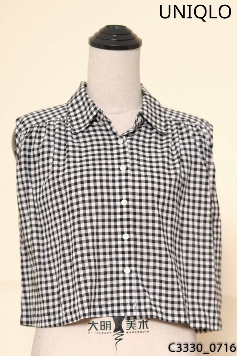 Áo sơ mi kẻ caro đen trắng sát nách Uniqlo