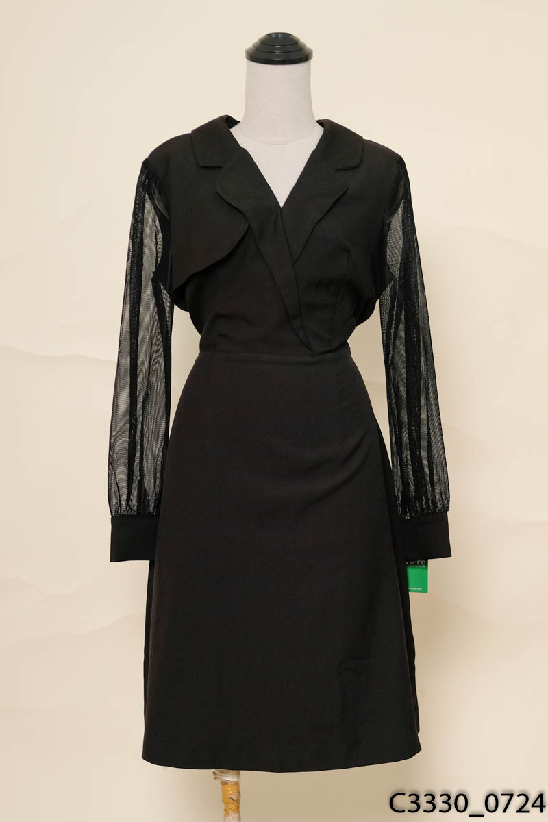 OUTFIT - Đầm đen tay lưới