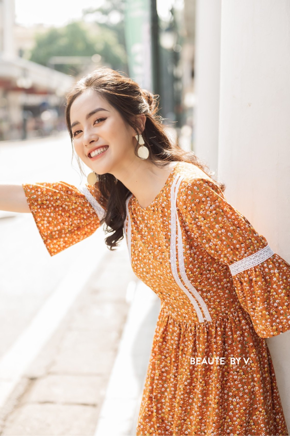 BEAUTEBYV - Đầm nâu hoa nhí