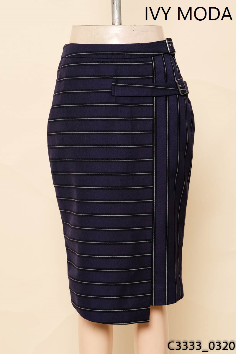Chân váy xanh kẻ trắng ivy moda
