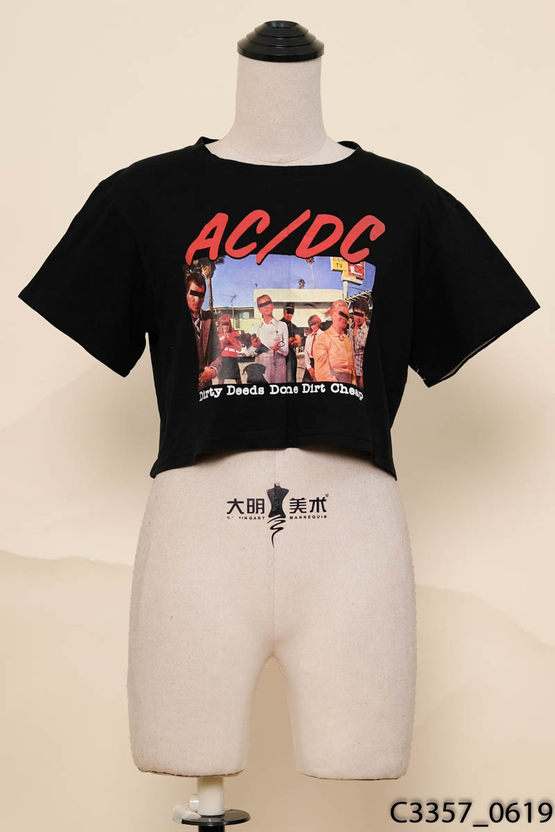 Áo crop đen in hình