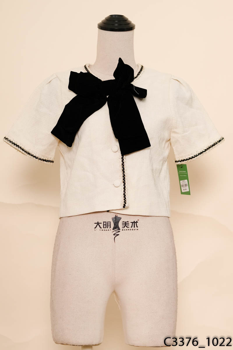 Áo dạ tweed be đính nơ đen