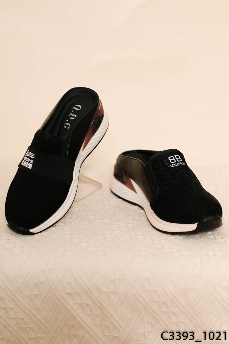 Giày sục thể thao đen/NEW