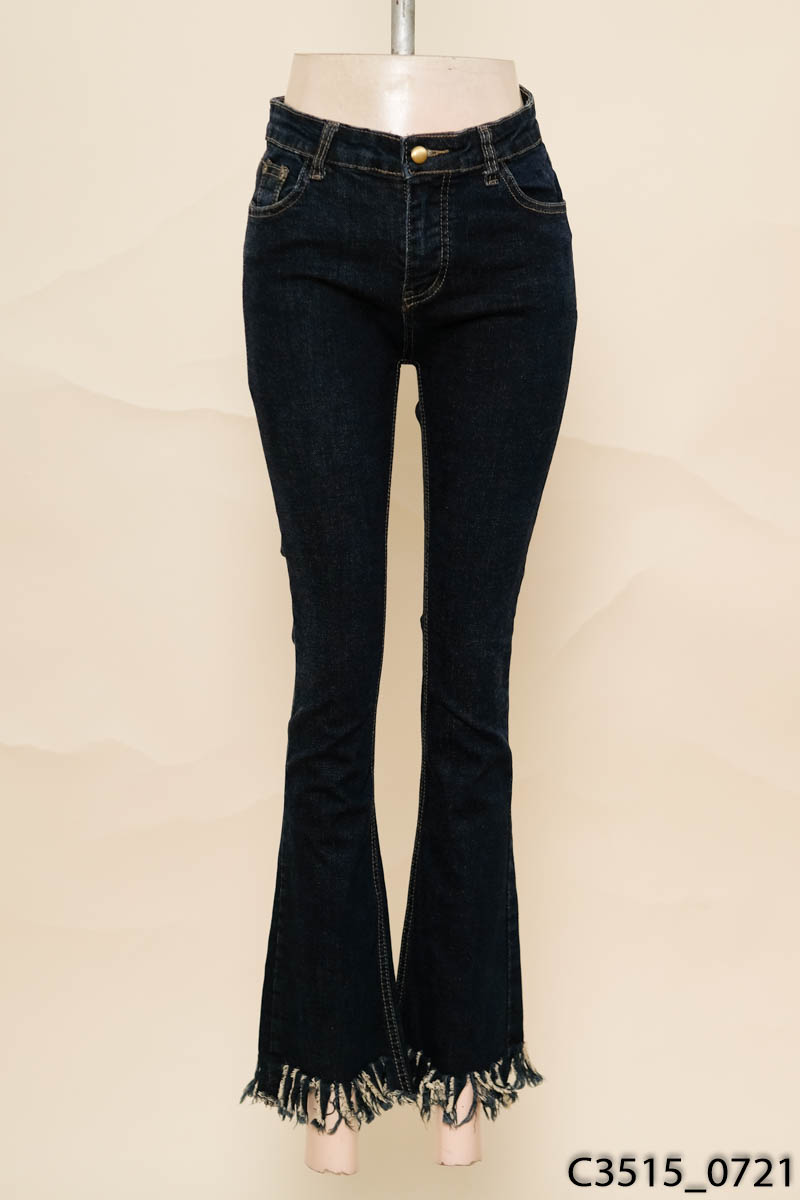Quần jeans xanh loe