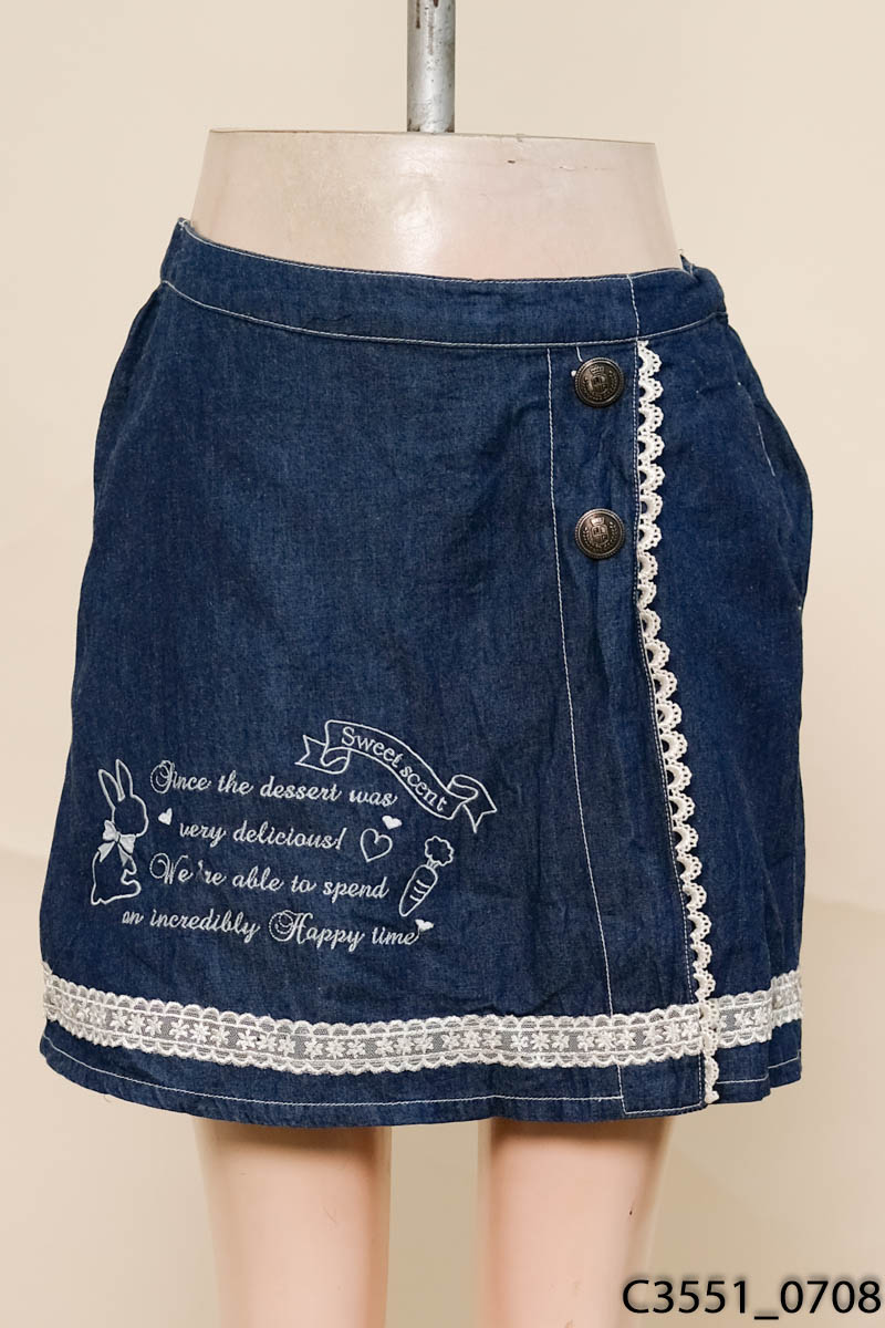 Quần shorts jean xanh họa tiết
