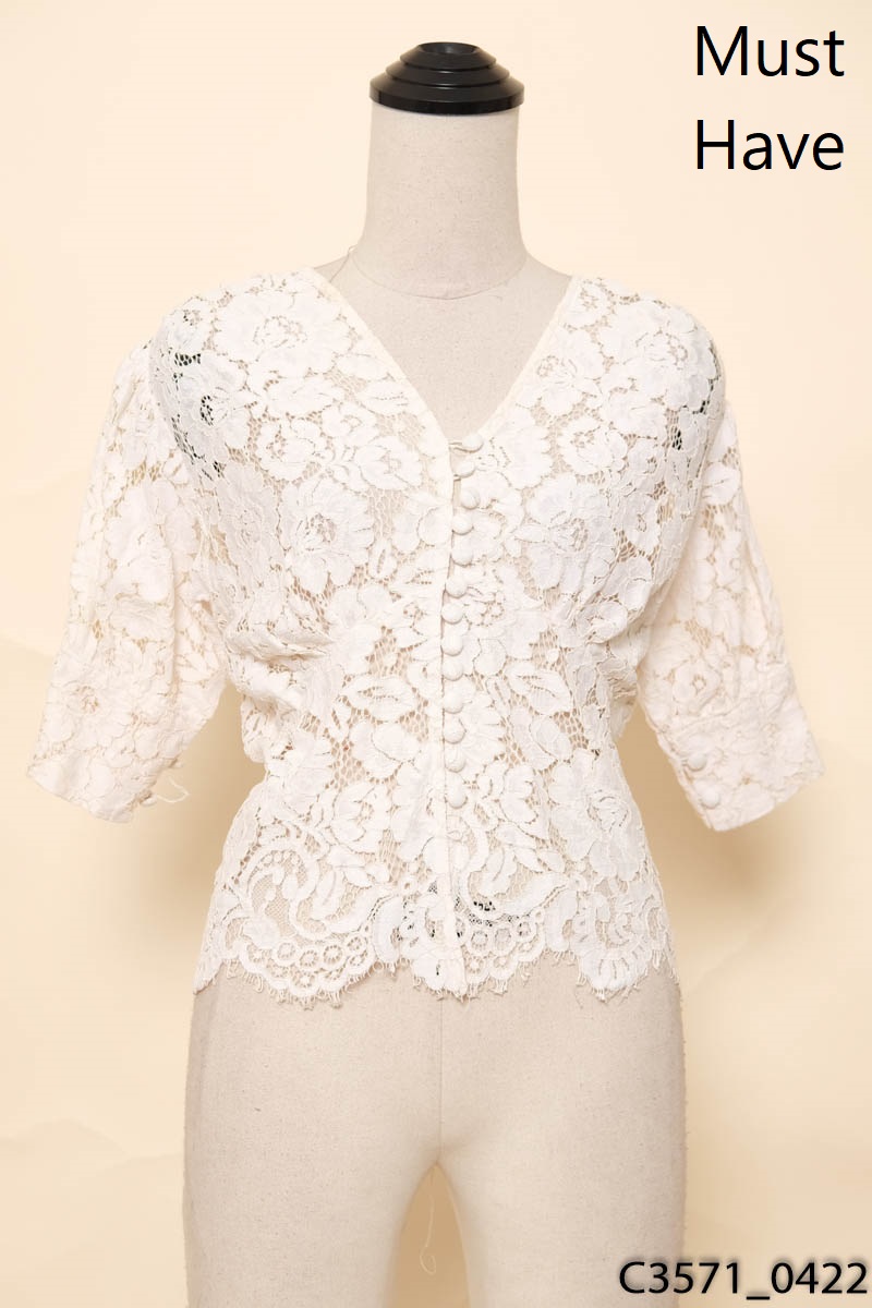 Áo trắng ren Must Have