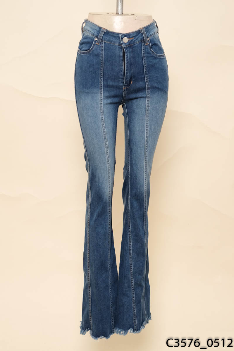 Quần jeans xanh loe