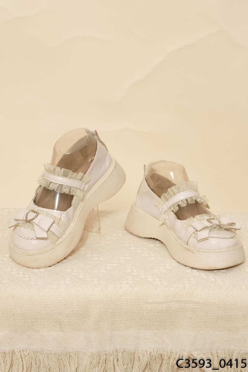 Sandal trắng phối ren