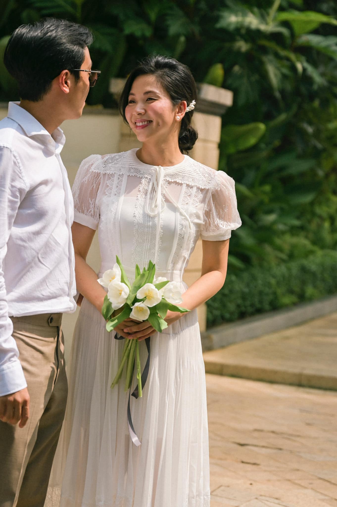 GAIETE-Đầm trắng viền ren