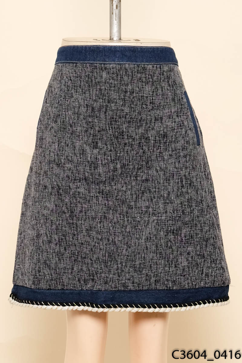 Chân váy đen trắng phối jean