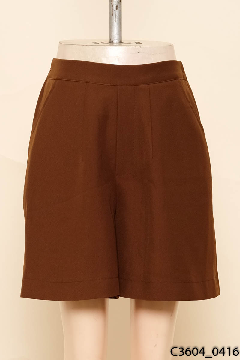 Quần short nâu phối túi