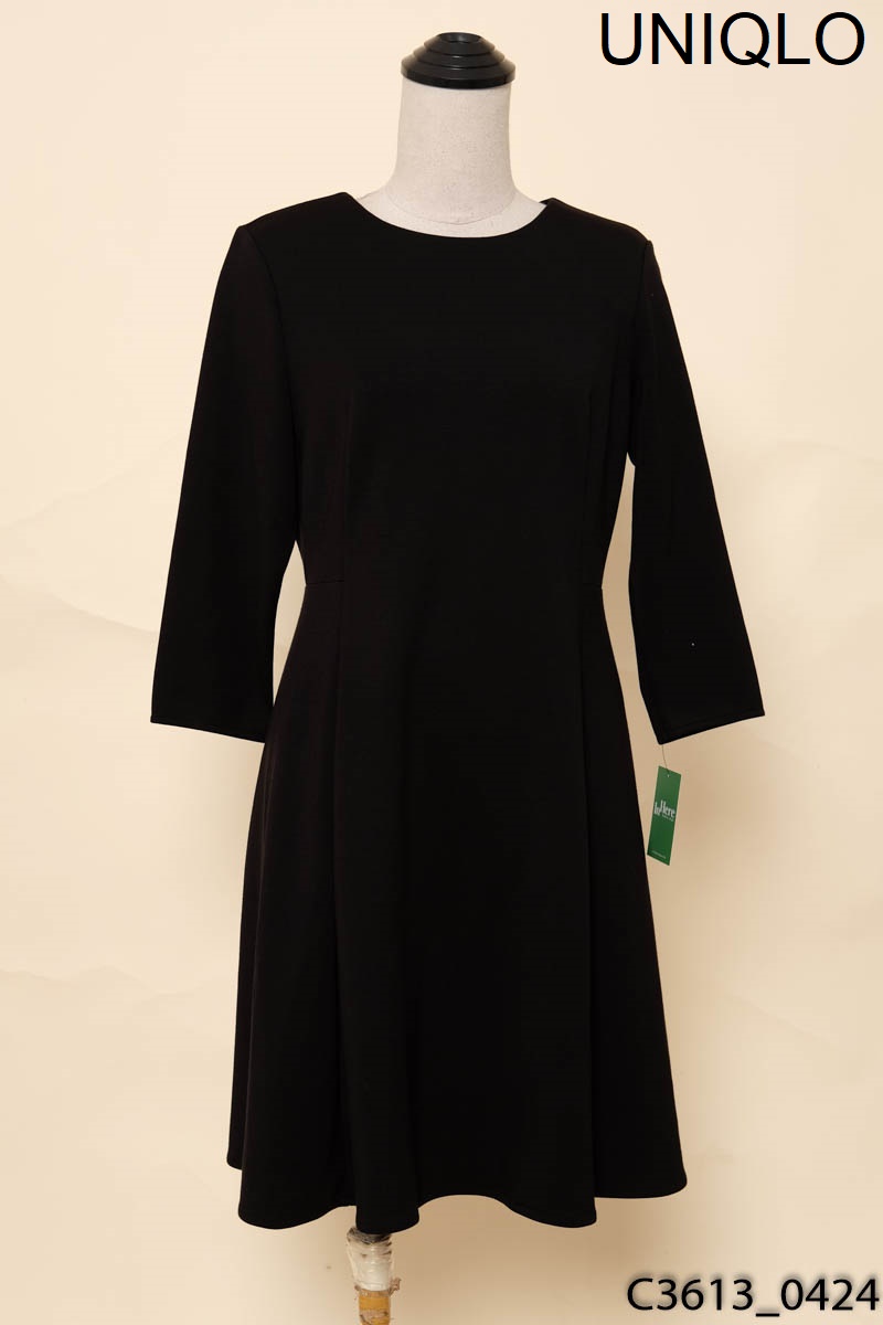 Đầm đen tay lỡ Uniqlo
