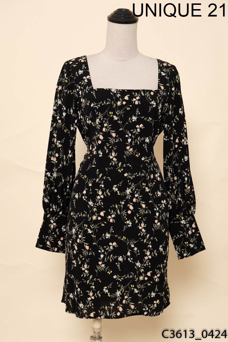 UNIQUE 21 - Đầm đen họa tiết hoa cổ vuông New Tags
