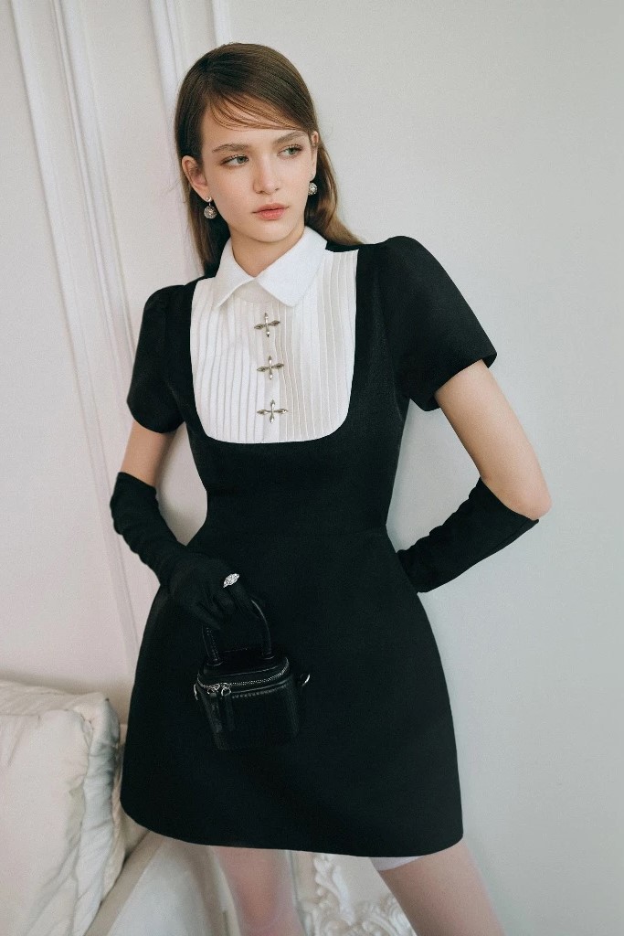 DARLING.ISM-Đầm đen phối ngực trắng New Tags