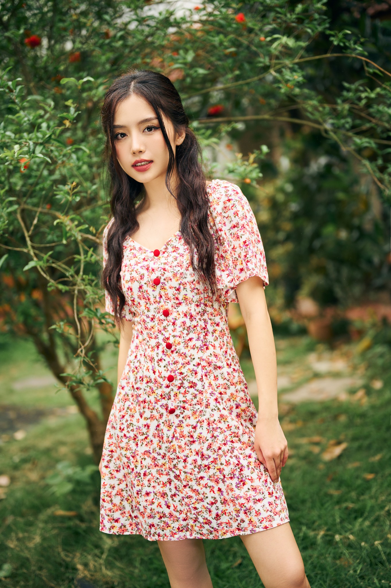 DREAMERS-Đầm trắng hoa đỏ cam