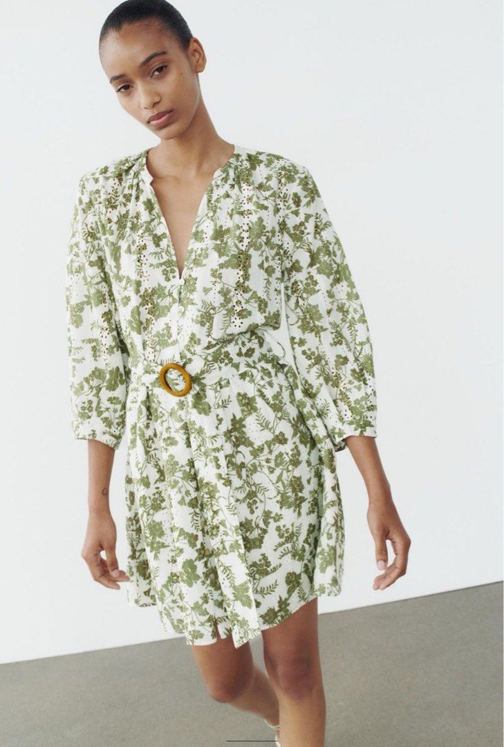 Đầm trắng hoa xanh Zara