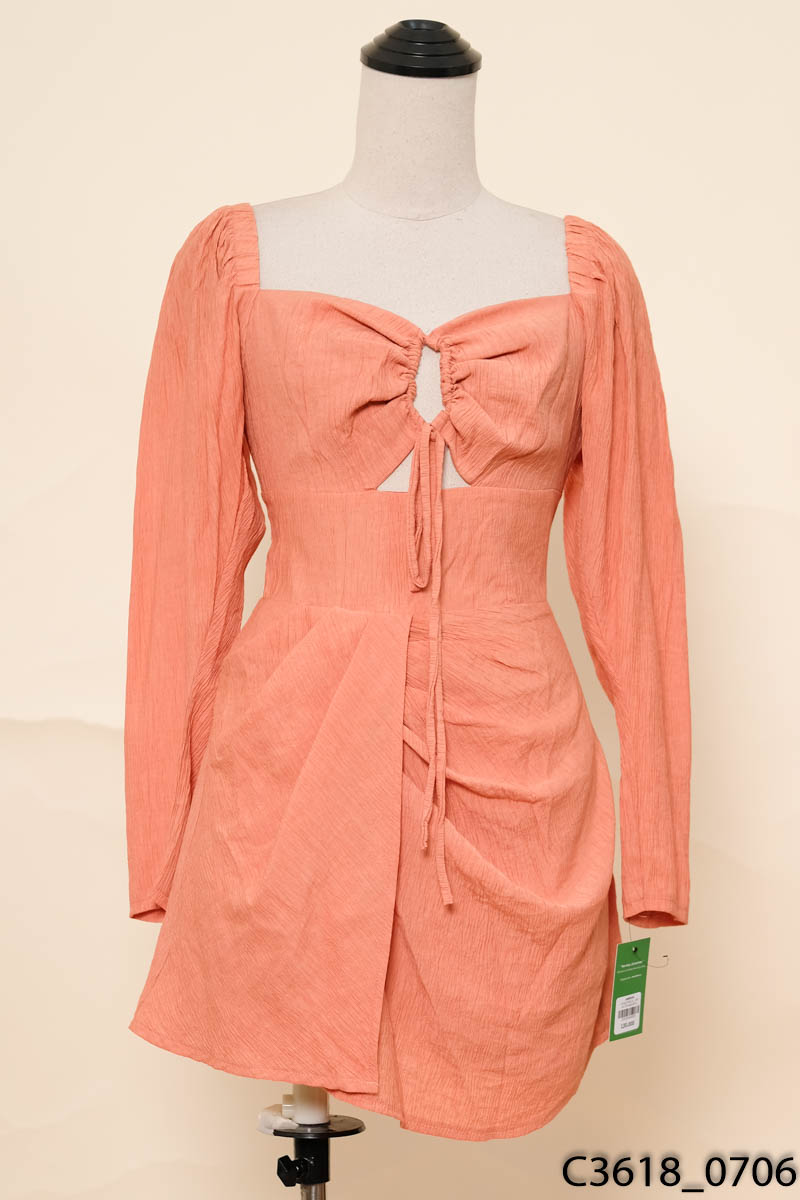 Đầm cam cổ vuông dài tay