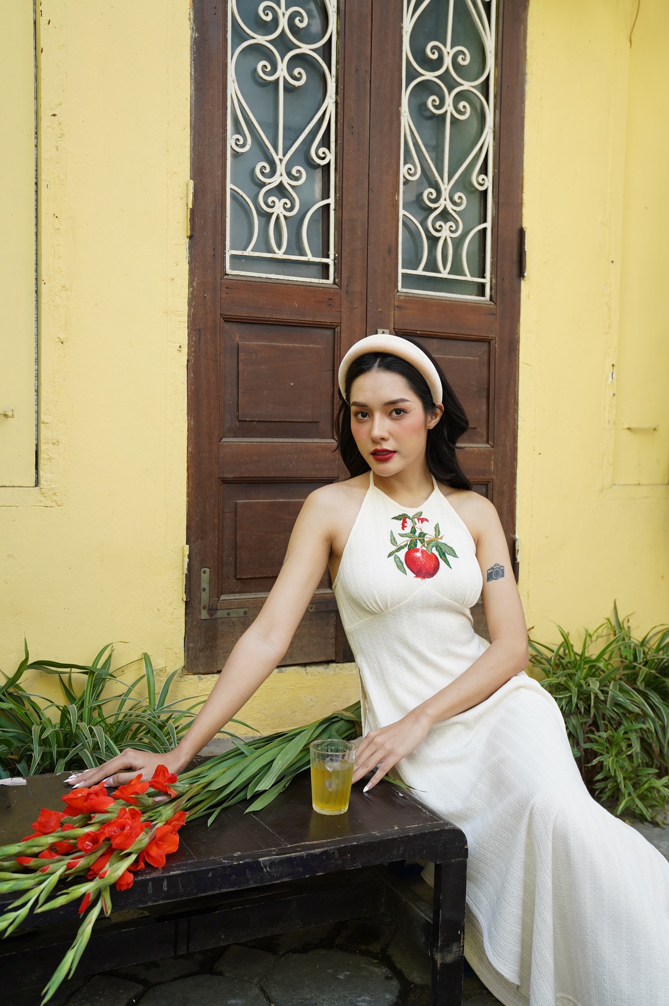 CHILLGALS - Áo dài be cổ yếm họa tiết hoa