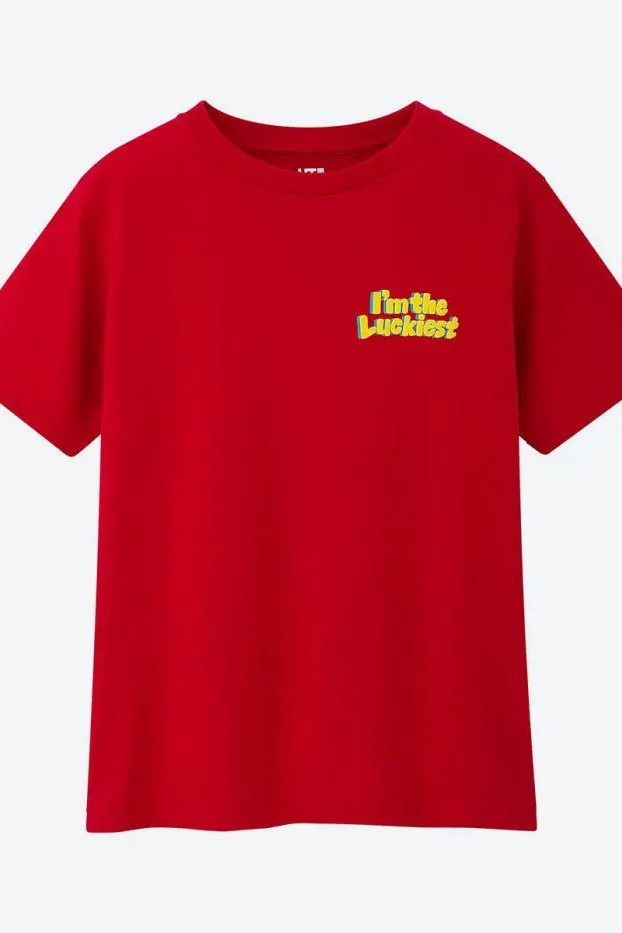 Áo thun đỏ Uniqlo