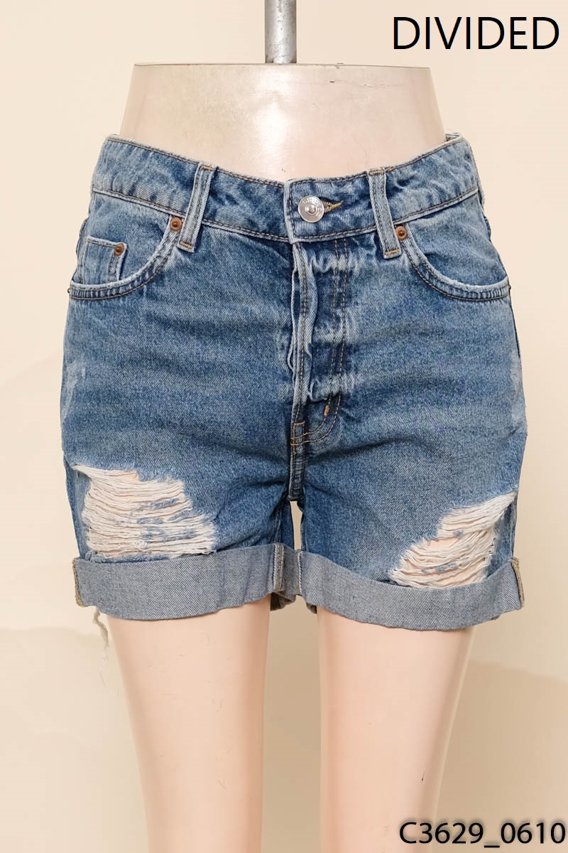 Quần shorts jean xanh rách divided