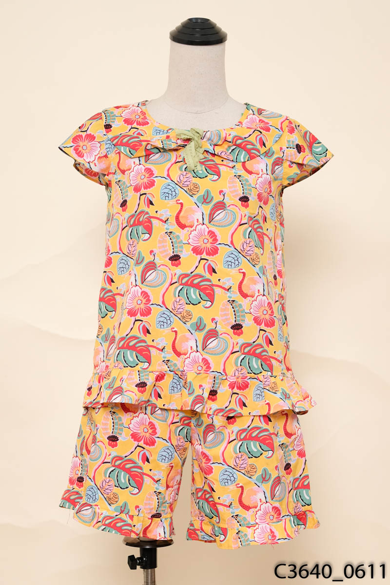 Set áo vàng họa tiết sát nách + quần shorts