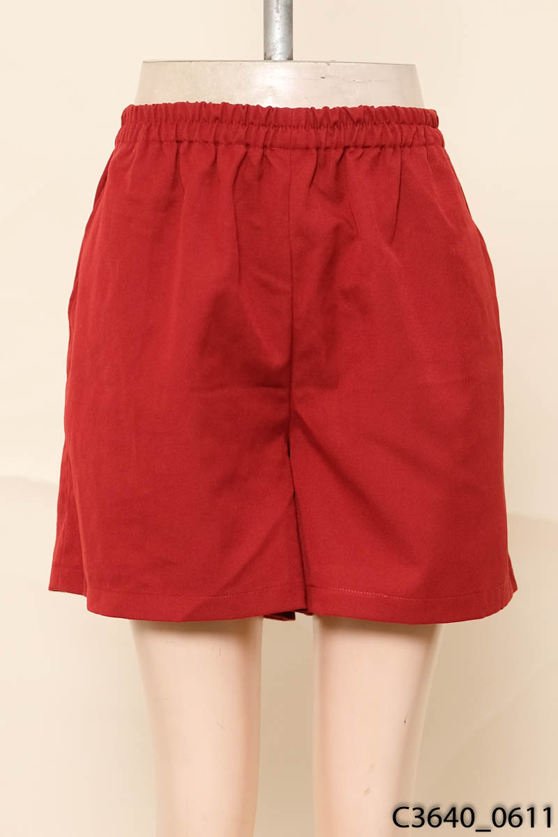 Quần shorts đỏ
