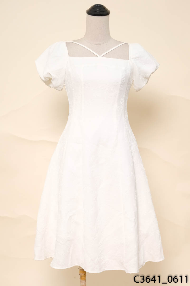 Đầm trắng cổ vuông dáng xòe New Tags