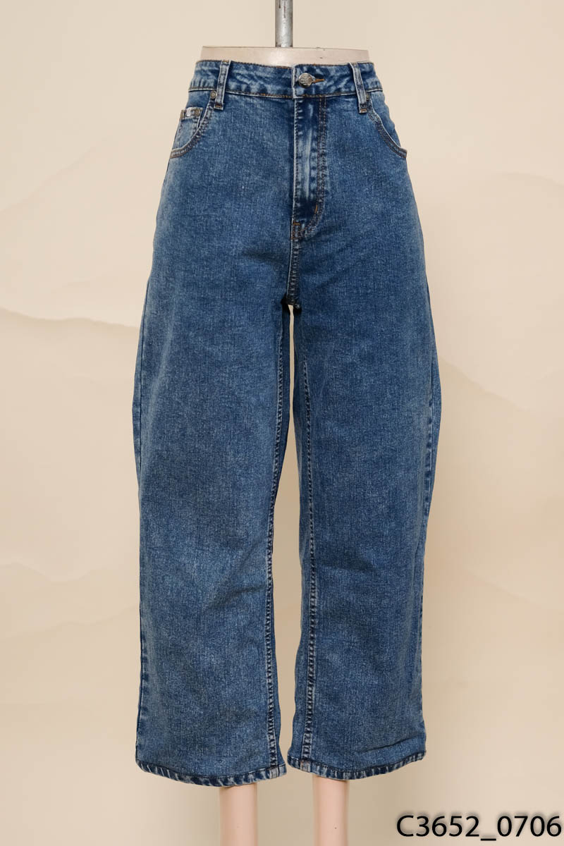 Quần jeans xanh ống rộng