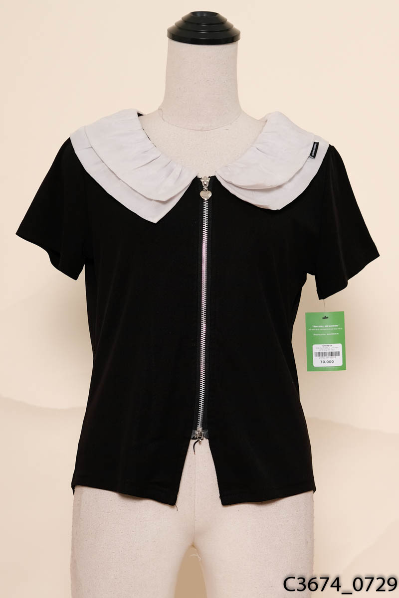 Áo đen cổ trắng cộc tay