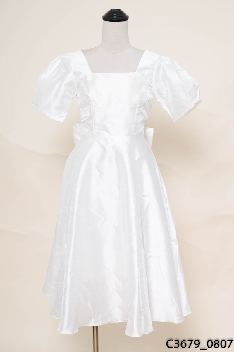 Đầm trắng cổ V dáng xòe New Tags