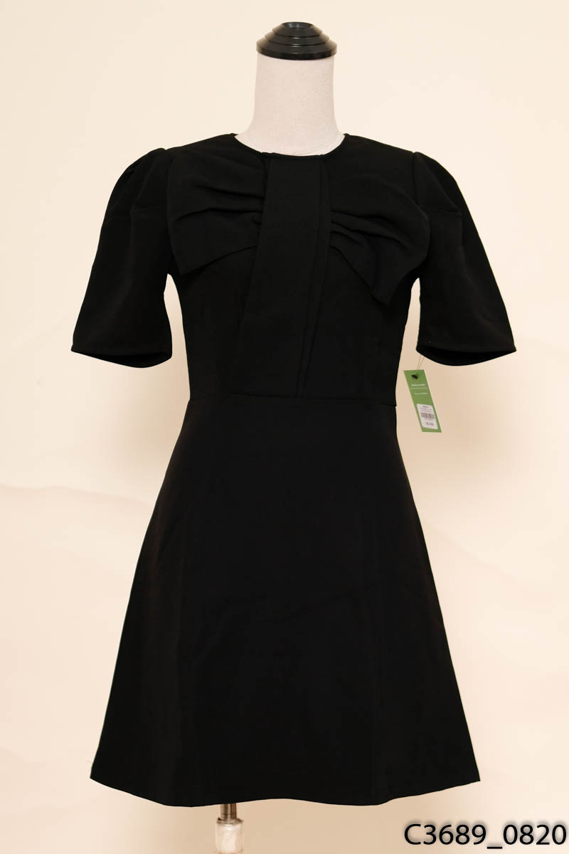 Đầm đen cộc tay New Tags