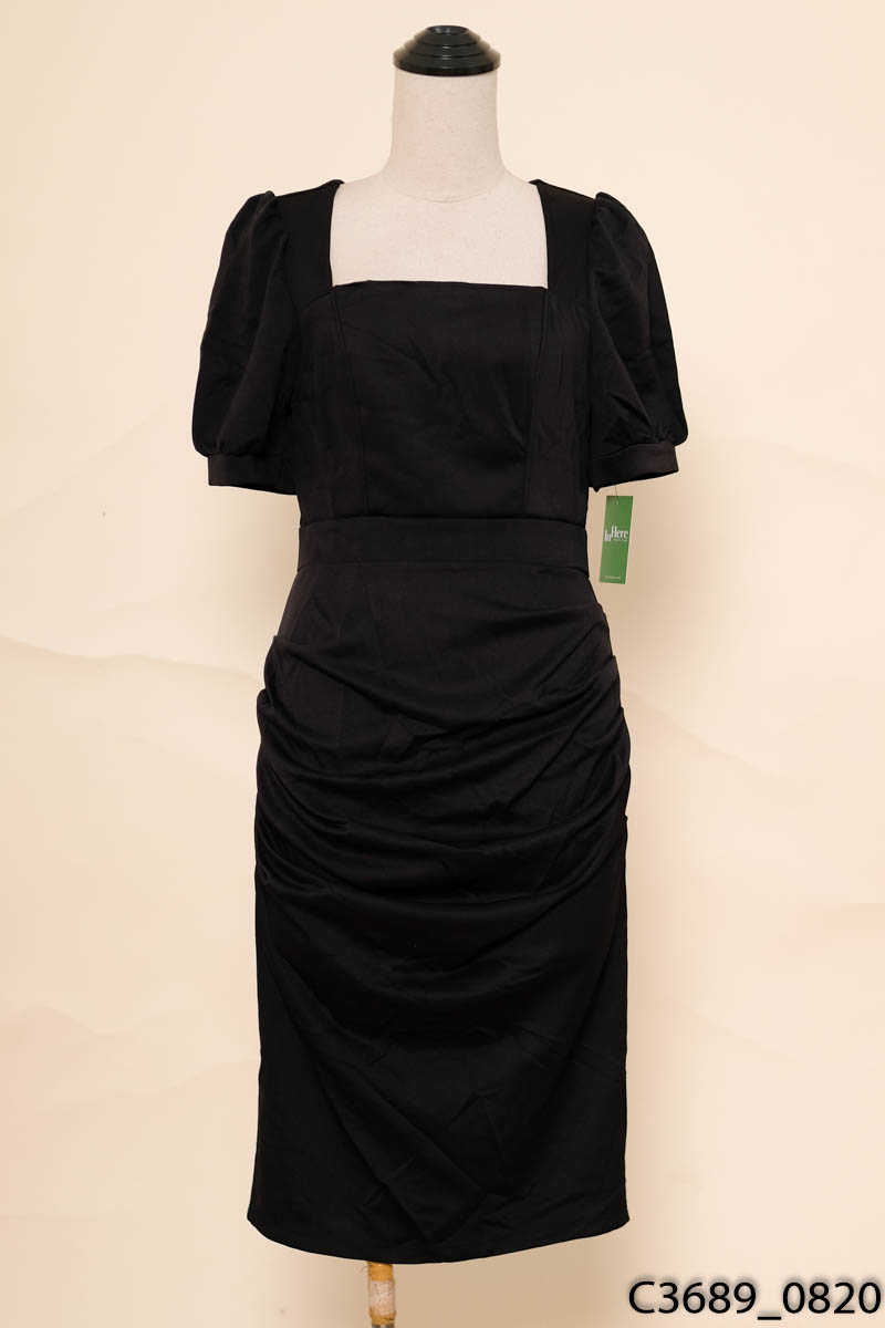 Đầm đen cổ vuông cộc tay New Tags