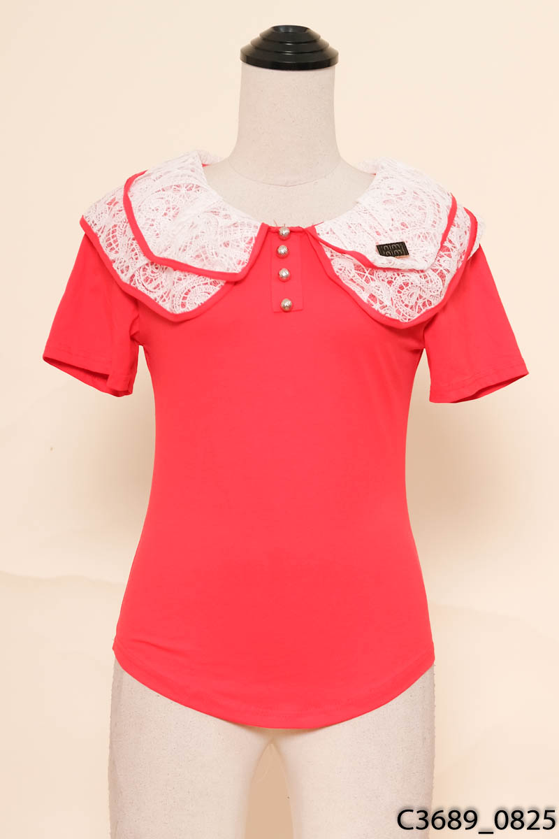 Áo đỏ phối ren trắng