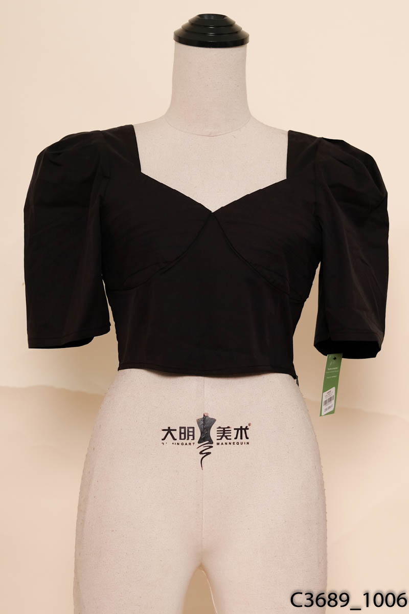 Áo đen cổ vuông juno New Tags