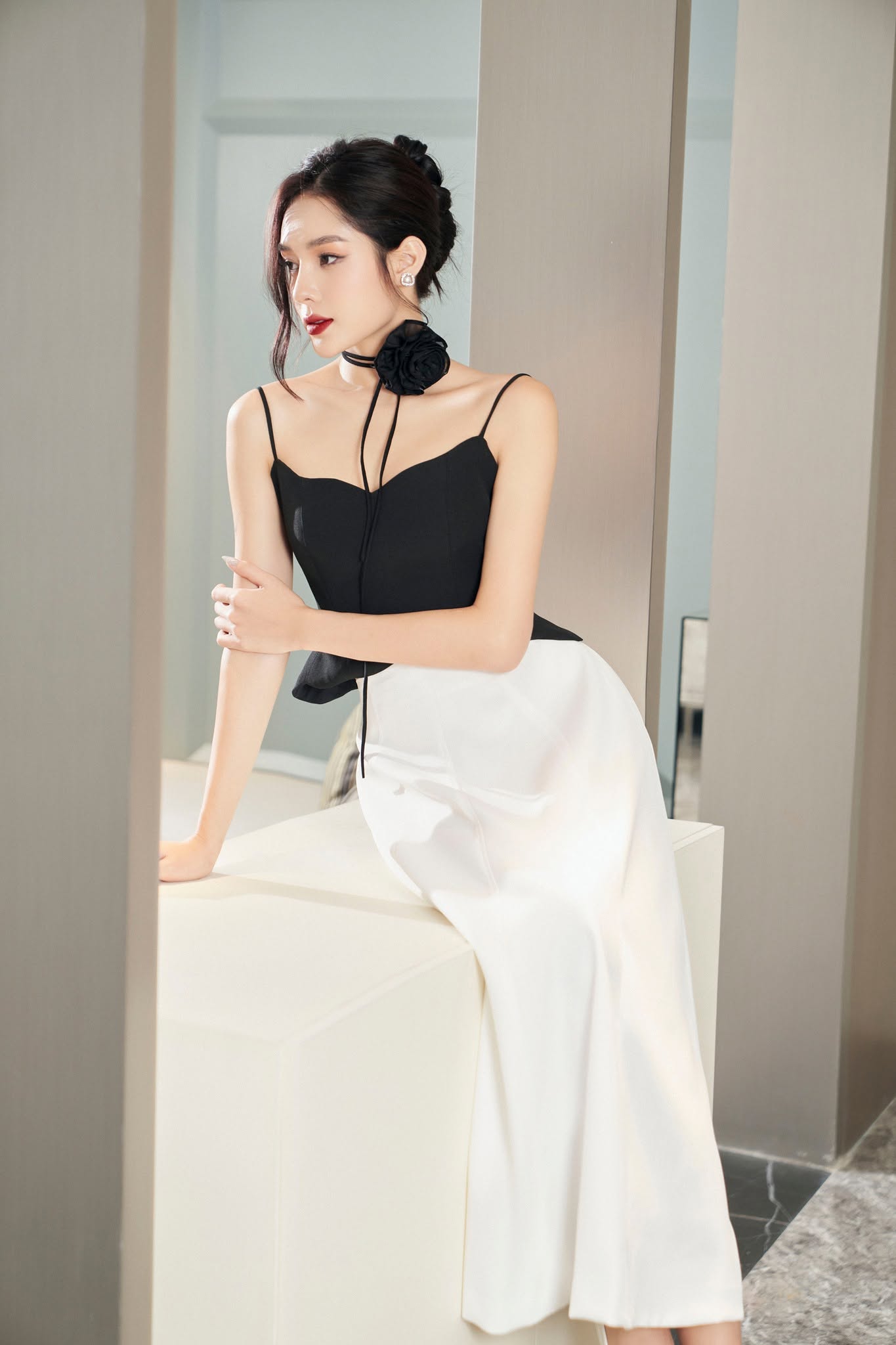 Áo 2 dây đen khóa bạc Rechic