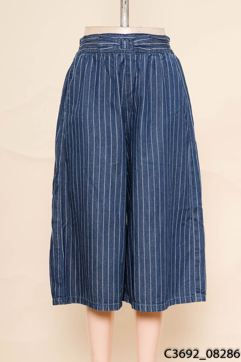 Quần culottes xanh kẻ