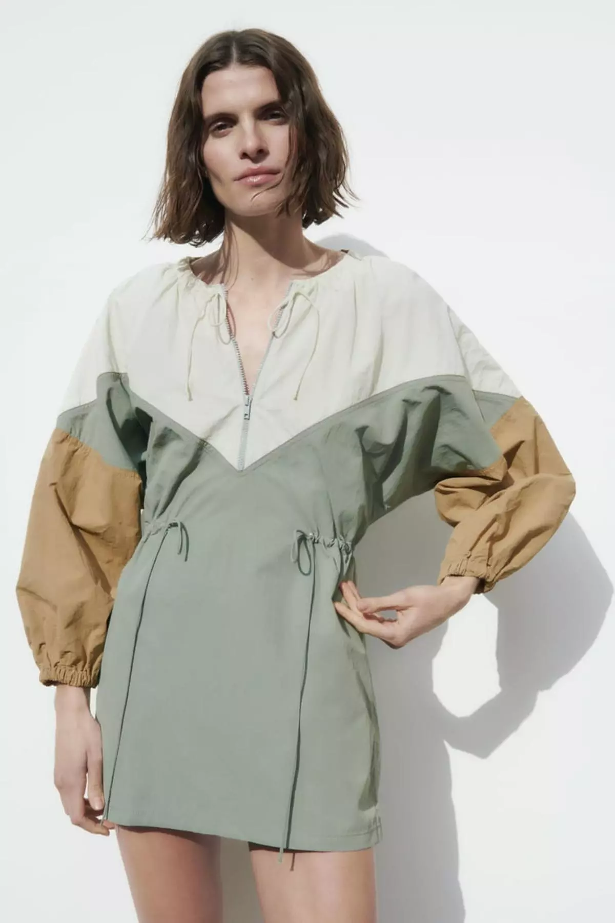 Đầm trắng phối xanh nâu khoét lưng Zara