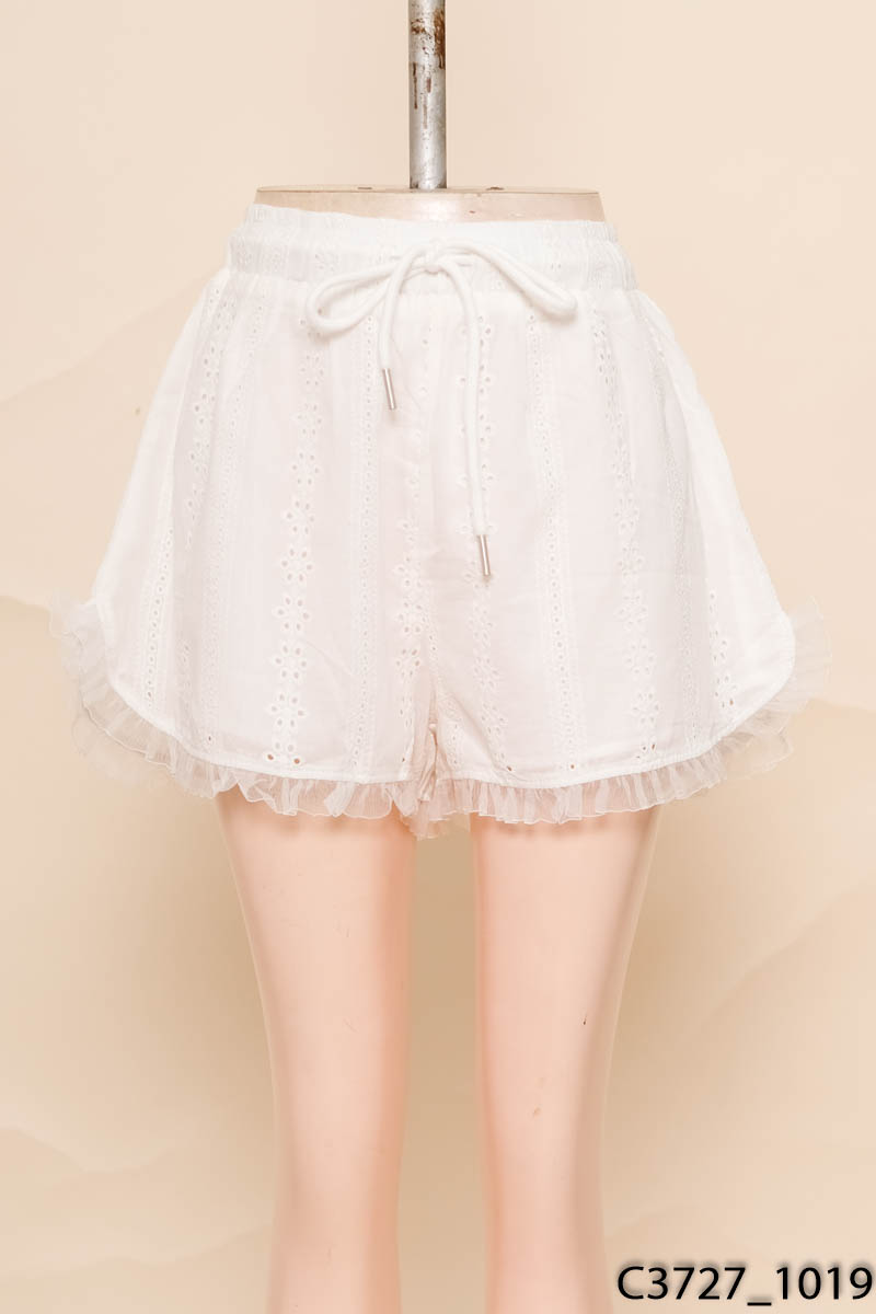 Quần shorts trắng lỗ New Tags