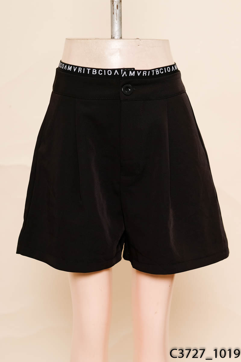 Quần shorts đen