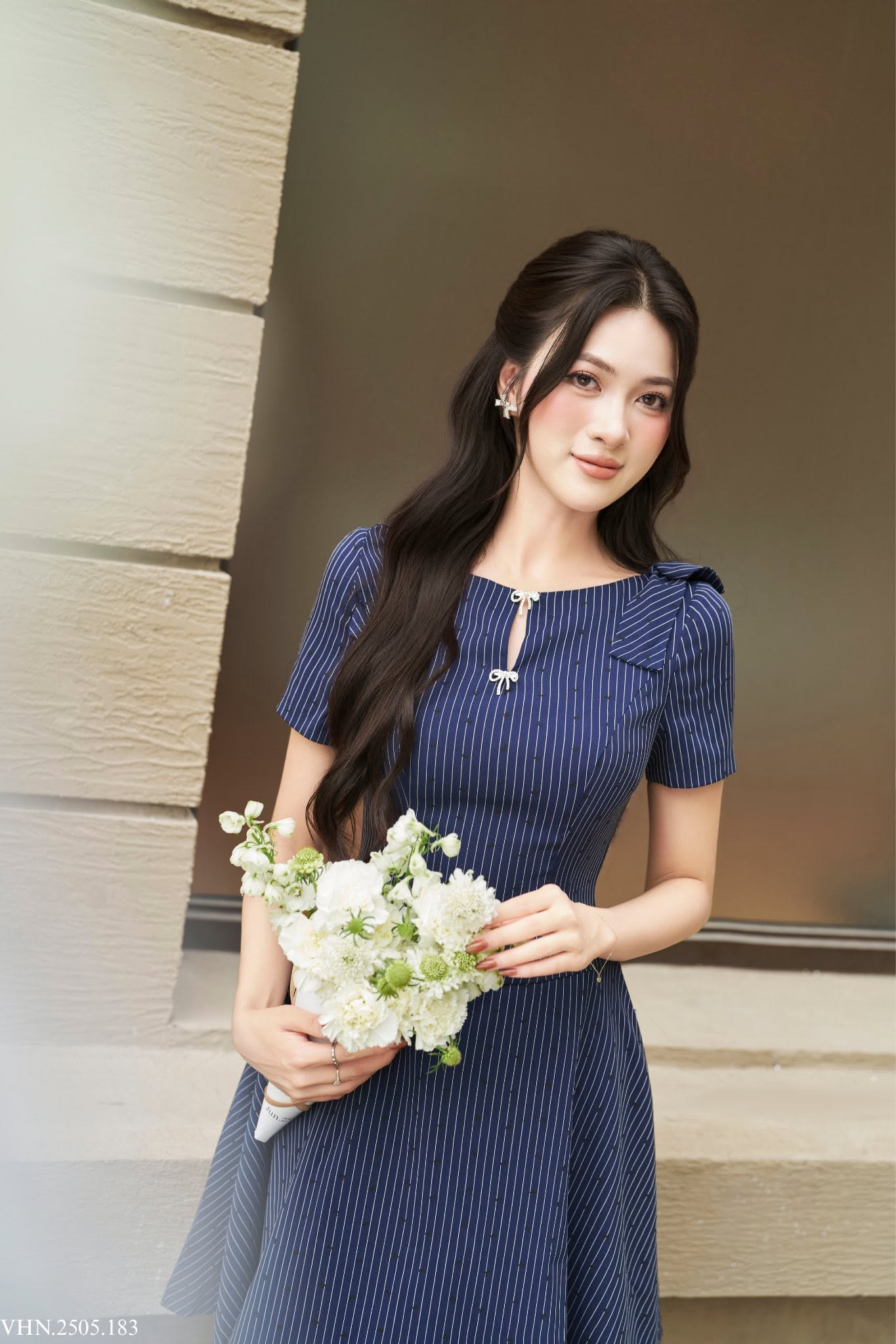 Đầm xanh kẻ họa tiết nơ tiin