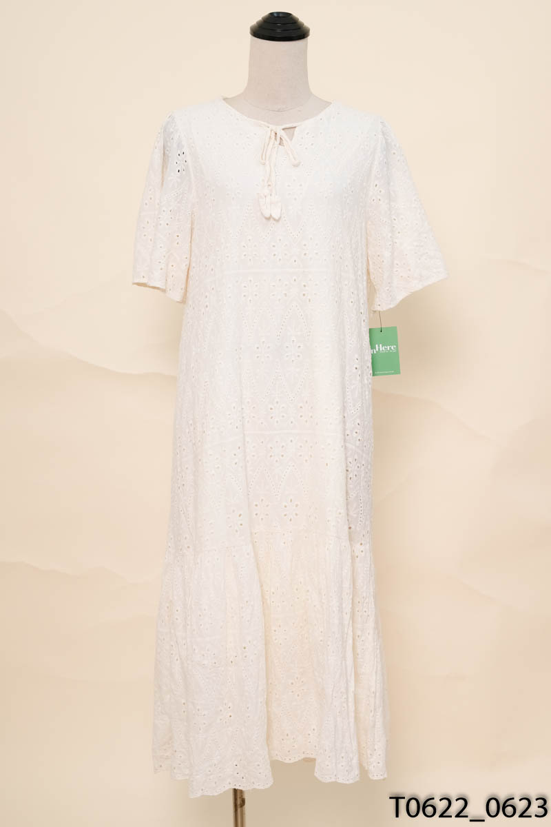 M.I.N BOUTIQUE- Đầm ren be họa tiết thêu
